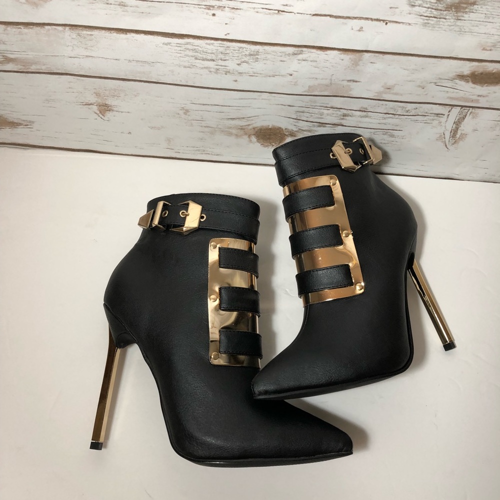 FINAL SALE $28💥🔥BLACK AND GOLD  HEEL BOOTIES. - Picture 5 of 7